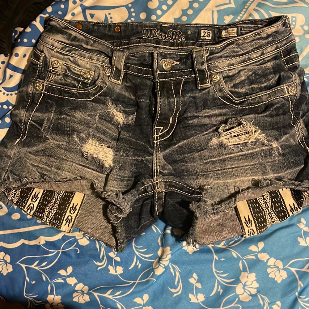 Size 28 easy miss me shorts